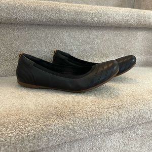 Timberland women’s black leather flats